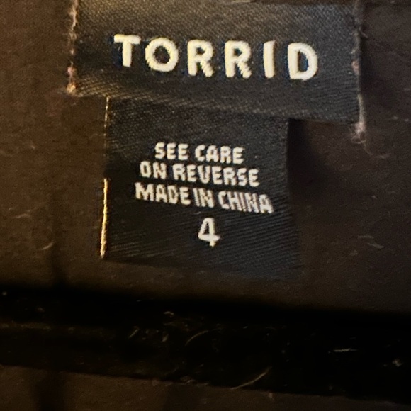 3/4 length V-Neck Button Up Black Blouse - Picture 3 of 3